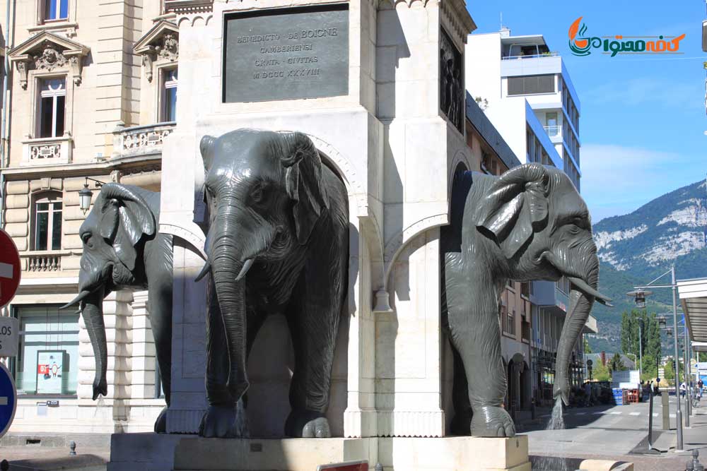 شهر شامبری در فرانسه - مجسمه فیل ها